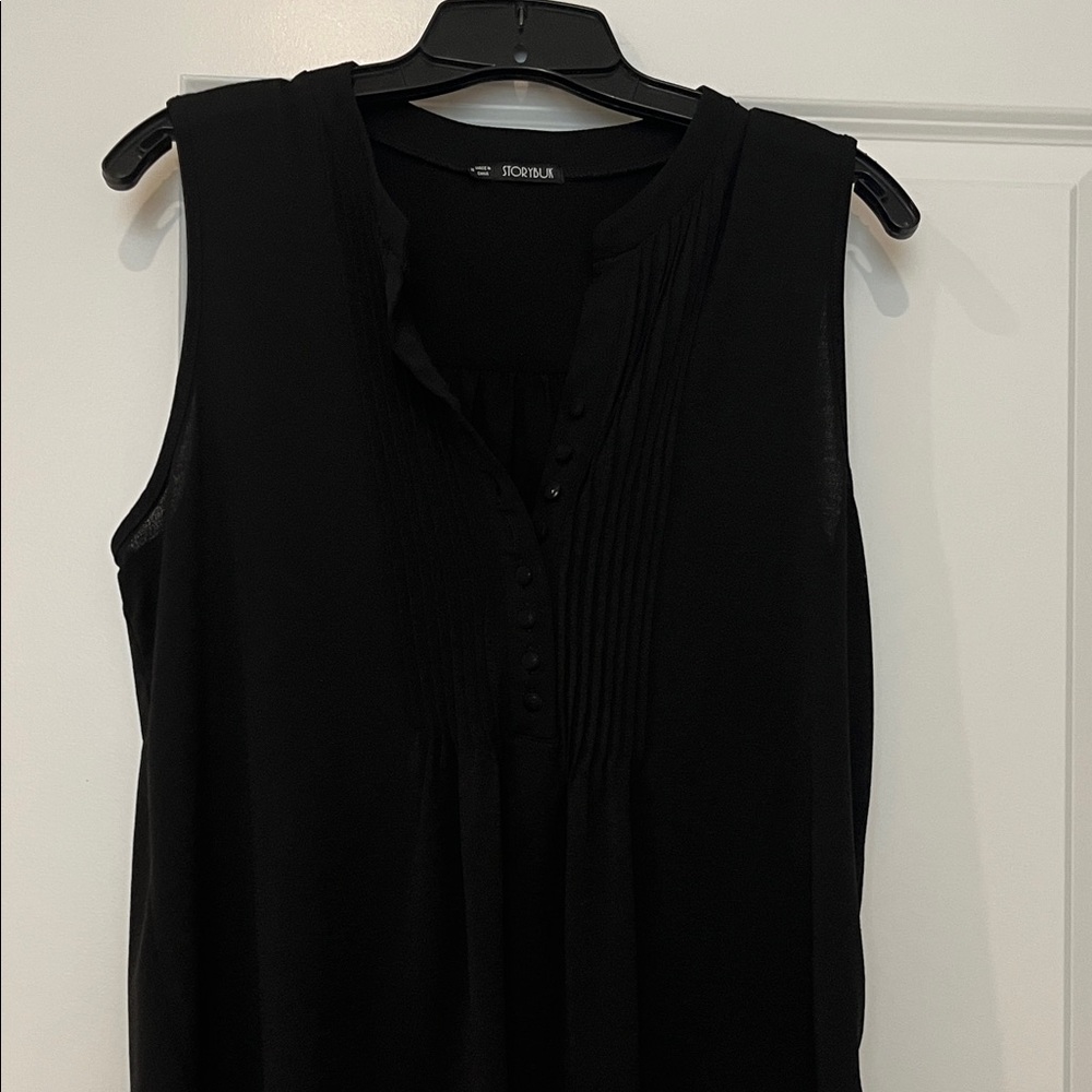 Chic Black Sleeveless Blouse